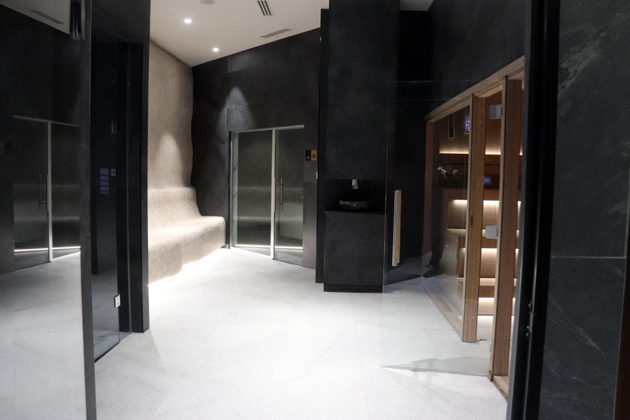 Superior Woodside Residences & *